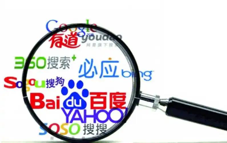 女子过度医美面部馒化酷似面具人